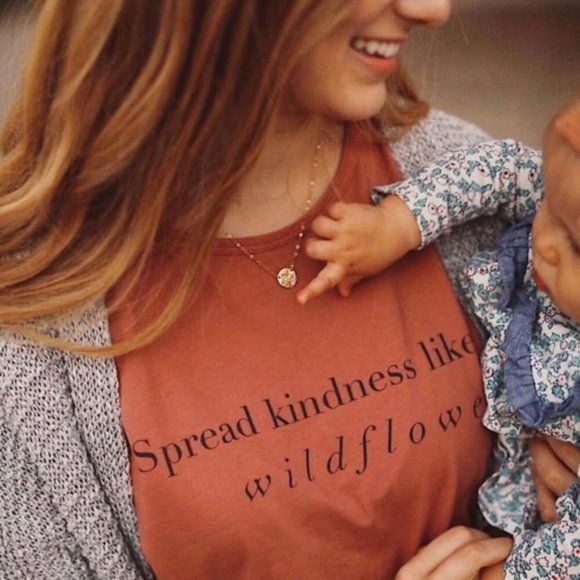 Daffodil March Birth Flower Minimalist Necklace - Picture 6 of 16